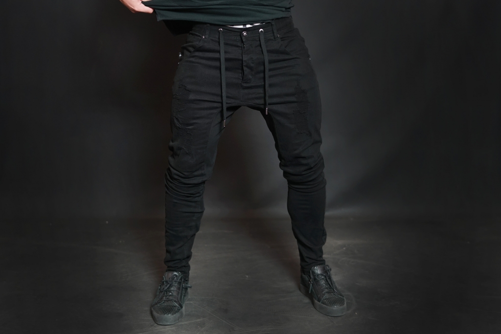 black jogger jeans