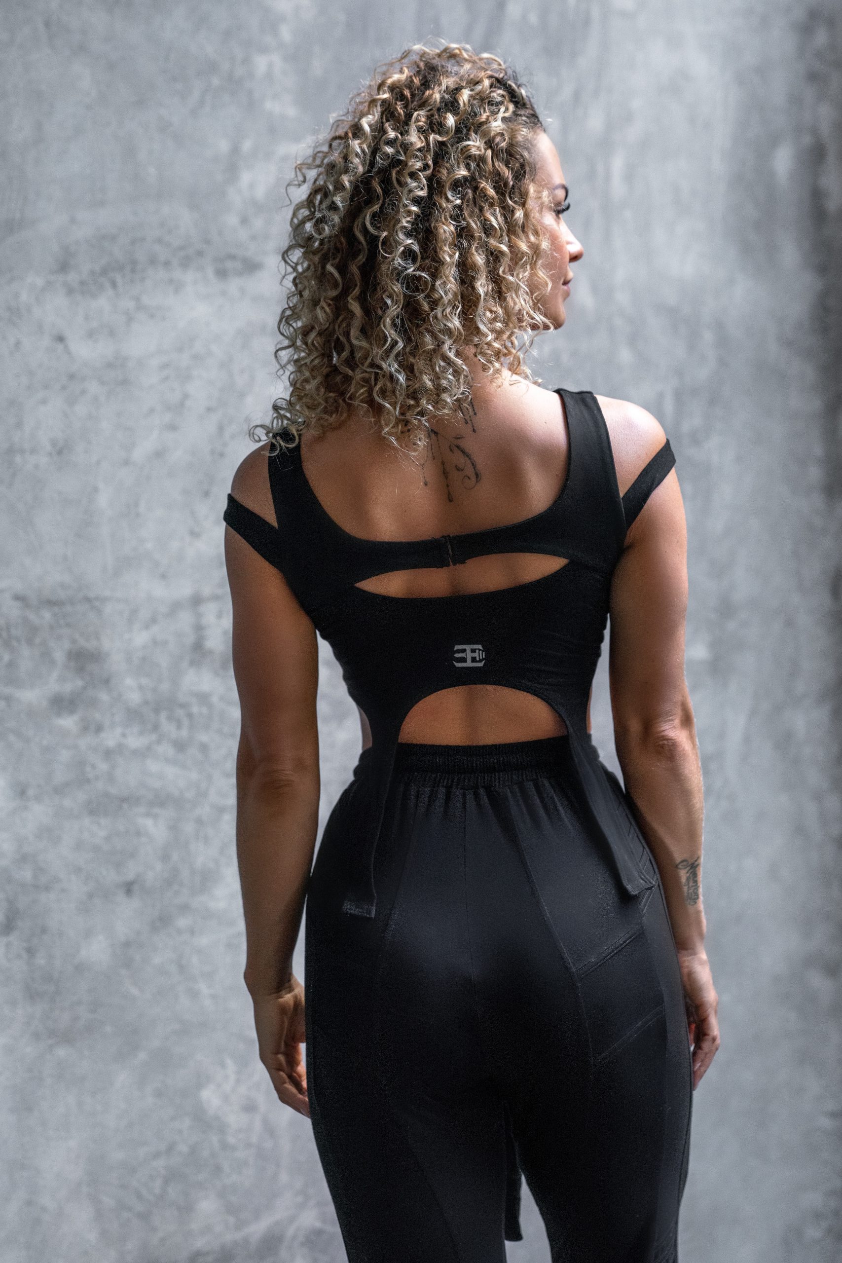 Sculpting Cropped Cami in Black – BAMBINE BODY